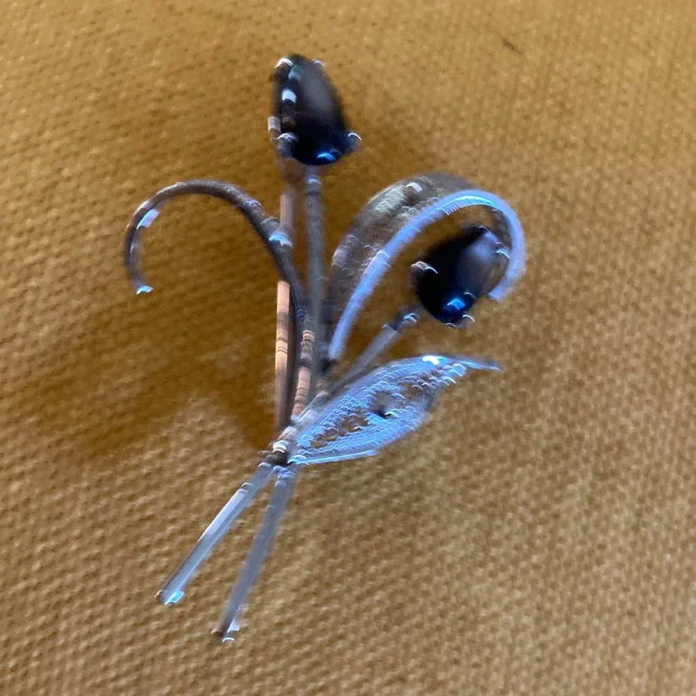 925 Silver Floral Brooch with Black Stones - Elegant Women’s Accessory